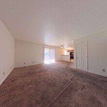 5499 Indian River Dr in Las Vegas, NV - Building Photo - Building Photo