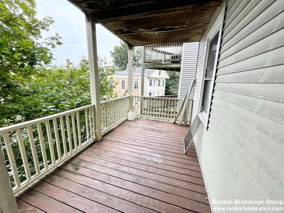 7 Iroquois St in Boston, MA - Building Photo