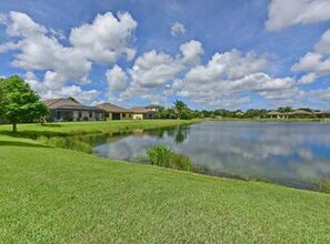 8090 36th St Cir E in Sarasota, FL - Building Photo - Building Photo