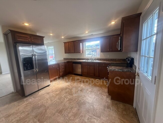 413 Midland Trail in Hurricane, WV - Building Photo - Building Photo