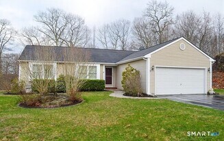193 Deerfield Ridge Dr in Groton, CT - Building Photo
