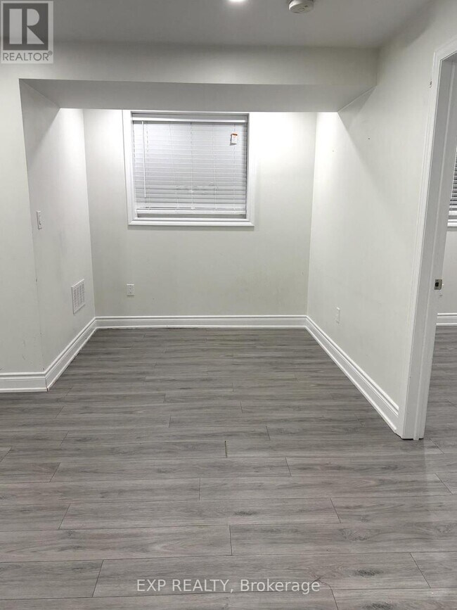 16 Lady Evelyn Cres in Brampton, ON - Building Photo - Building Photo