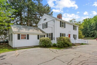 11 W Main St in Avon, CT - Building Photo - Building Photo