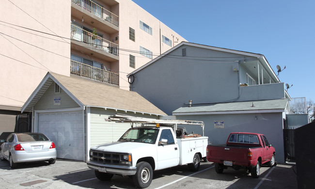 535-537 Chestnut Ave in Long Beach, CA - Foto de edificio - Building Photo