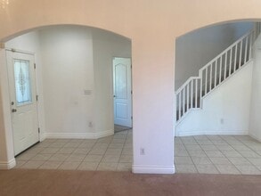 2237 W Wall Ct in Porterville, CA - Building Photo - Building Photo