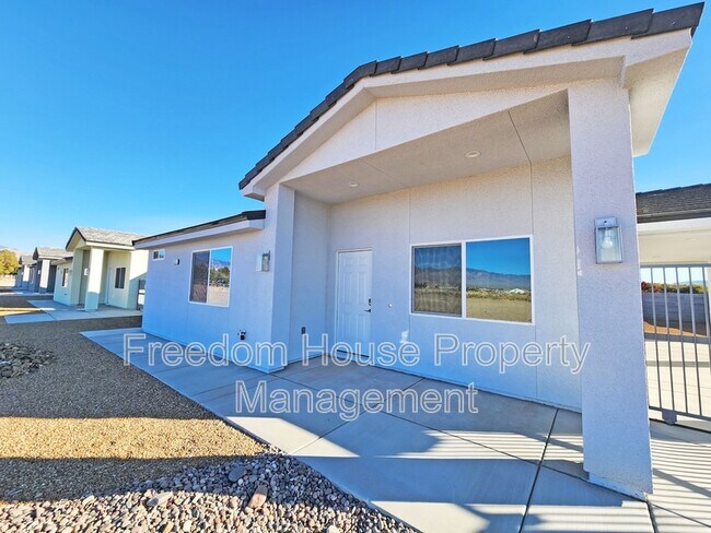831 Valiant Ave in Pahrump, NV - Building Photo - Building Photo