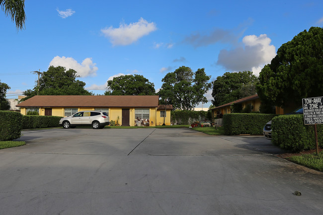 3911-3919 Wisconsin St in Lake Worth, FL - Foto de edificio - Building Photo