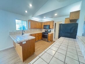 1747 Donald Ct in Yuba City, CA - Building Photo - Building Photo