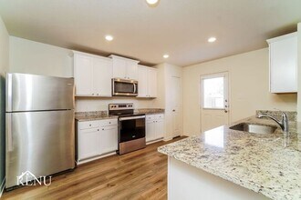 104 Silvercrest Ln in Jarrell, TX - Building Photo - Building Photo