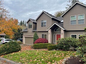 8274 SW 67th Pl in Portland, OR - Building Photo - Building Photo