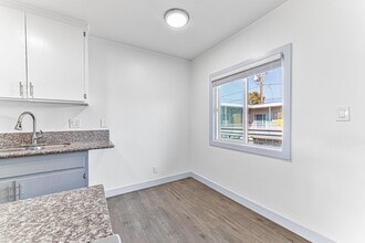 210 E 29th St, Unit 17 in Long Beach, CA - Building Photo - Building Photo