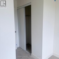 16 Melbourne Ave in St Catharines, ON - Building Photo