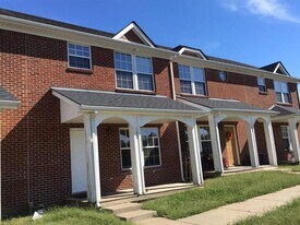 158 Abbey Rd in Versailles, KY - Building Photo