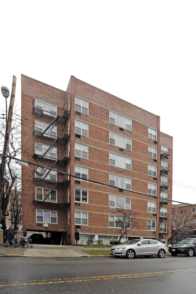 37-15 Parsons Blvd in Flushing, NY - Building Photo - Building Photo