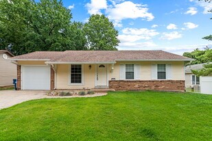 2406 Village Glen Ct in Maryland Heights, MO - Building Photo