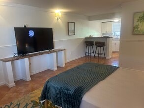 Capri Apartments in Lake Worth, FL - Building Photo - Building Photo
