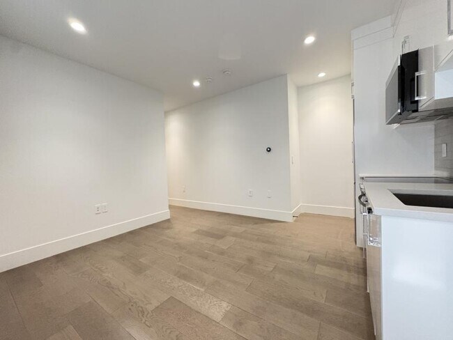 7495 Aubrey St in Burnaby, BC - Building Photo - Building Photo