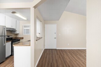 Menlo Pointe in Chico, CA - Building Photo - Building Photo