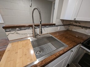 329 1/2 S Hocker Ave, Unit R in Independence, MO - Foto de edificio - Building Photo