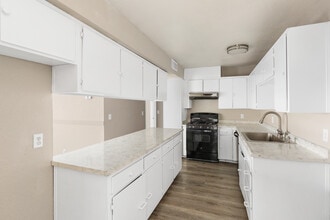 Wilson Garden in Banning, CA - Building Photo - Interior Photo