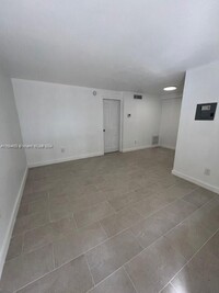 241 S Royal Poinciana Blvd in Miami Springs, FL - Building Photo - Building Photo