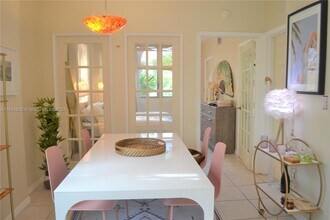 2630 SW 28th St in Miami, FL - Building Photo - Building Photo