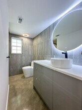 218 S Olive St in San Antonio, TX - Foto de edificio - Building Photo