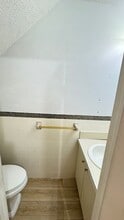 2319 W 60th St, Unit D203 in Hialeah, FL - Building Photo - Building Photo