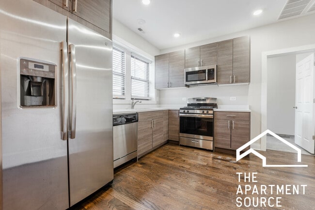 2232 N Sawyer Ave, Unit 3E