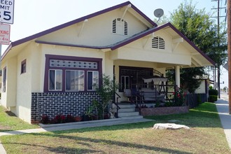 7915 Salt Lake Ave in Huntington Park, CA - Foto de edificio - Building Photo