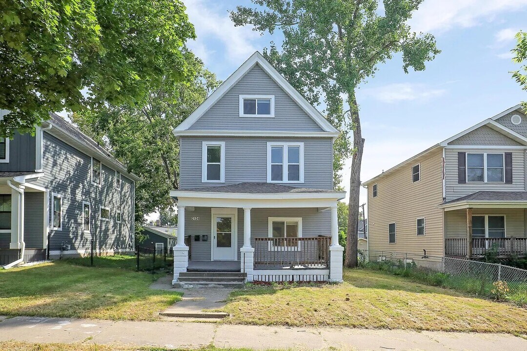 2124 Fremont Ave N in Minneapolis, MN - Building Photo