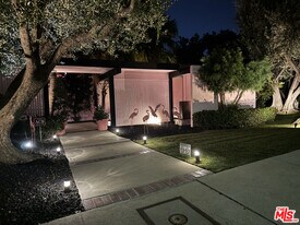 3056 Corda Dr in Los Angeles, CA - Building Photo