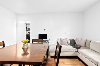 345 Lowell St, Unit 1 in Somerville, MA - Foto de edificio - Building Photo