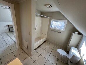 5 Maple St, Unit Upper in Batavia, NY - Building Photo - Building Photo