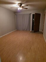 2470 Briarwood Dr in Paris, TX - Building Photo