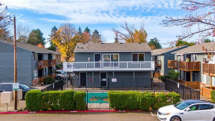 2624 SE 160th Ave in Portland, OR - Building Photo