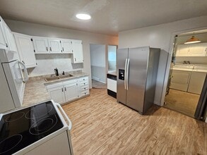 335 W La Salle Dr in Midvale, UT - Building Photo - Building Photo