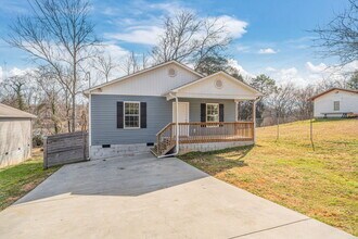 2100 Paris Rd in Knoxville, TN - Building Photo - Building Photo