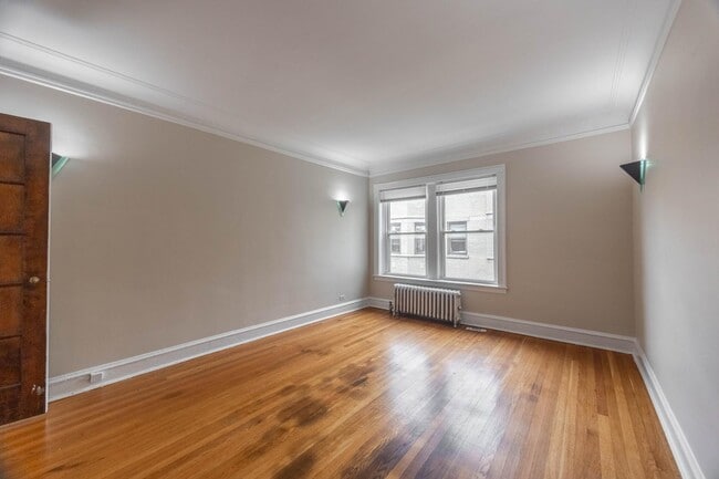 property at 1918 W Morse Ave