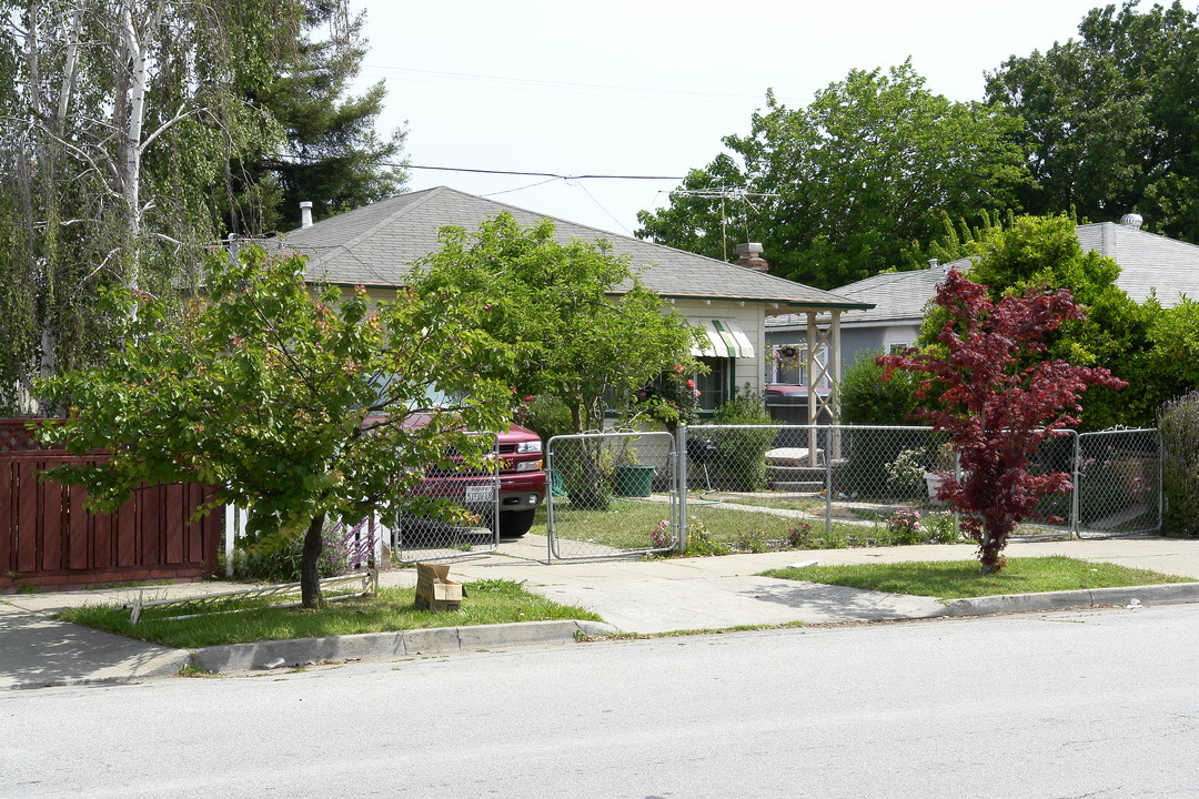 3731 Hoover St in Redwood City, CA - Building Photo