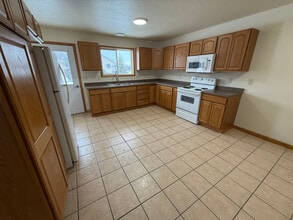 503 W Prospect St in Thorp, WI - Foto de edificio - Building Photo