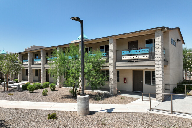 Vista Village on Van Buren in Phoenix, AZ - Building Photo - Building Photo