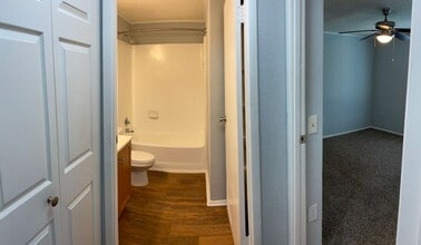 10046 S Nob Hill Cir in Tamarac, FL - Building Photo - Building Photo