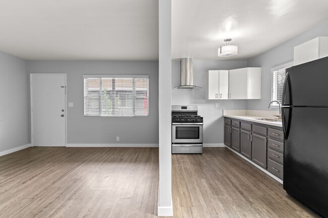 539 E 11th St in Long Beach, CA - Building Photo - Building Photo