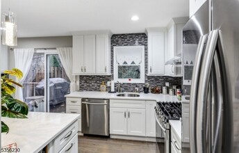 26 Woods Edge Rd in Rockaway, NJ - Building Photo - Building Photo