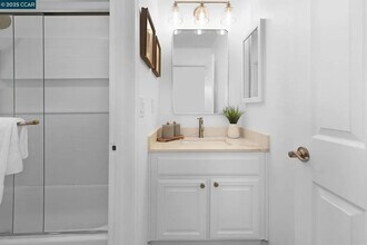 1505 Kirker Pass Rd, Unit 240 in Concord, CA - Foto de edificio - Building Photo