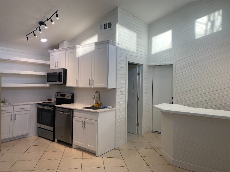 208 E Scotland Dr in Irving, TX - Building Photo