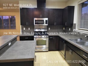 927 NE Wheelock Pl in Hillsboro, OR - Building Photo - Building Photo