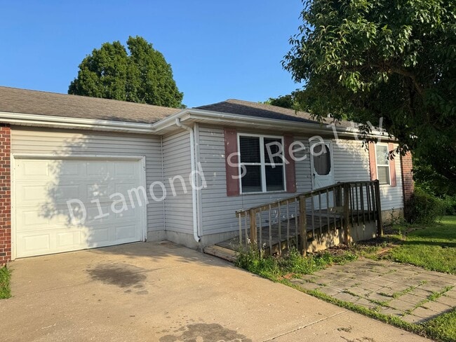 1501 W Rainey St in Ozark, MO - Building Photo - Building Photo