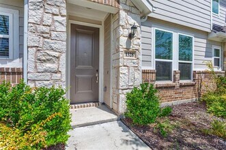 1328 Creekbank Dr in McKinney, TX - Foto de edificio - Building Photo